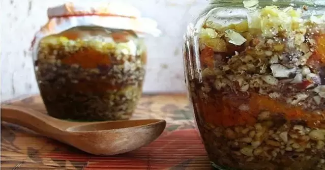 مخلوط آجیل با عسل برای قدرت